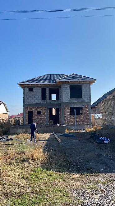 Двухэтажный частный дом (коробка с крышей) с перспективным