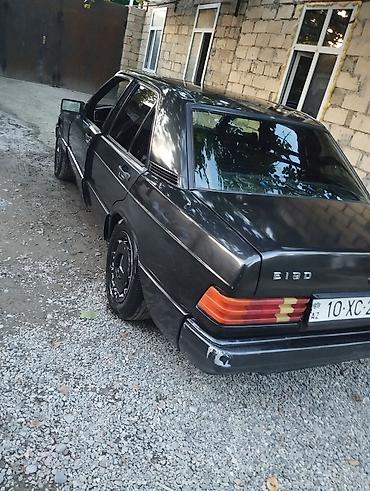 w202 yan guzgusu: Mercedes-Benz 190 (W201) sedan - Kuzov: qara rəng, 4 qapı, klassik — 6