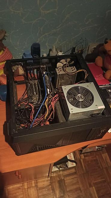 Desktop računari i radne stanice: Gejmerska PC konfiguracija (bez RAM‑a) Komponente: - CPU: Intel Core — 1