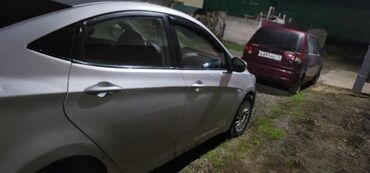 Hyundai: Hyundai Solaris: 2011 г., 1.4 л, Механика, Бензин