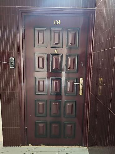 dəmir: Seyf qapi 205x90 olcude. 150 azn. Unvan Gence pr NigazGiriş qapısı – — 1