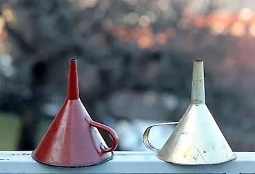 Ostali antikviteti: Vintage levak, 2 komada, emajlirani i limeni. Cena za oba! (Cene za — 3
