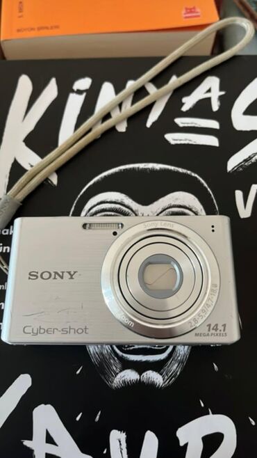 yaddaş kartı: Sony DSC-W610. Heç bir problemi yoxdur, üstündə yaddaş kartı verilir