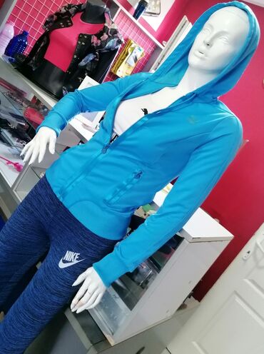 Ostale jakne, kaputi, prsluci: Puma jakna
vel s m
original puma
jednom nošena — 10