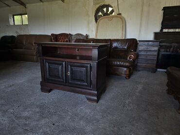 Komode: TV komoda od punog drveta, tamno bajcovana - Klasničan dizajn sa — 1