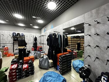 кресло качалка для малышей: Продаю кронштейн оборудование торговое за всё 20000сом
