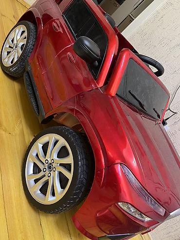 Uşaq üçün elektrikli ride-on maşın – qırmızı rəngdə - Korpus: parlaq
