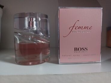 Boss femme parfem, kupljen pre nedelju dana. Vidi se na slikama koliko