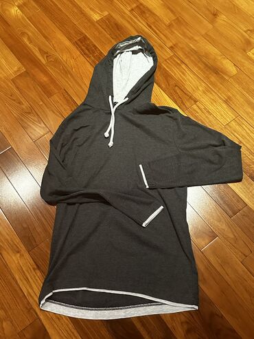 Svitşotlar: Slim fit hoodie