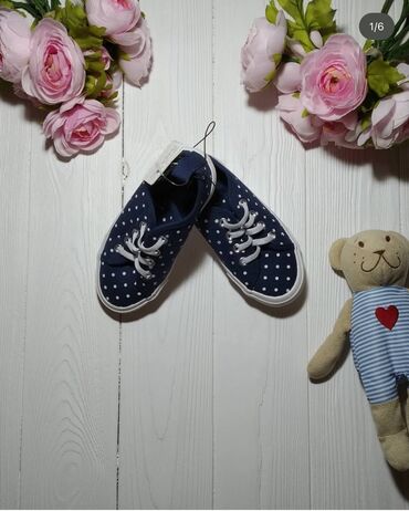 скидки на детскую обувь: Кеды от Н&М Кеды с эластичной шнуровкой с виде резинок спереди и