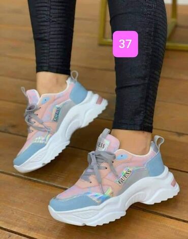 Ostala ženska obuća: Rasprodaja, dostupni brojevi obeleženi na slikama
Cena 3100 din — 30