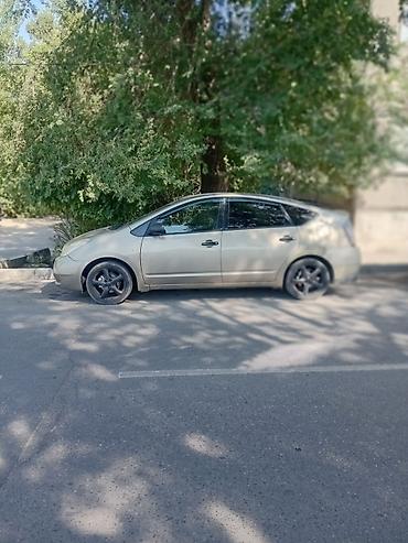 corolla 2016: Toyota Prius: 2004 г., 1.5 л, Вариатор, Гибрид, Хэтчбэк — 4