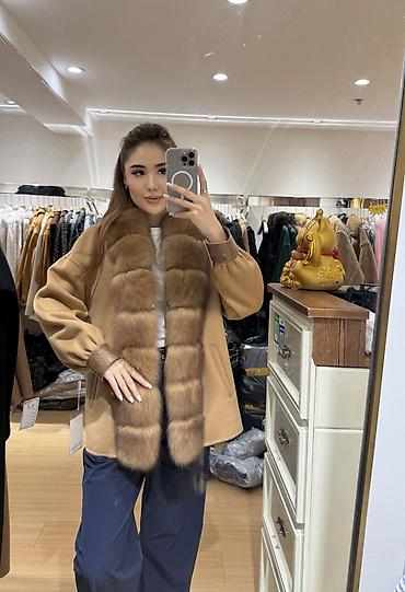 Полупальто MaxMara. Ворот натуральный писец 100% кашемир. Без подклада