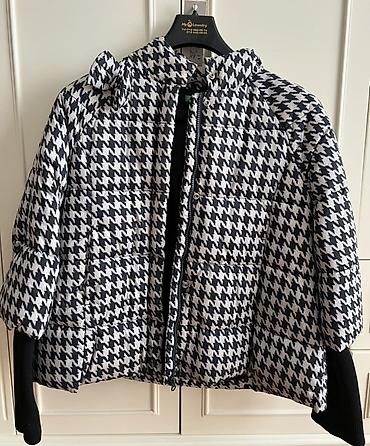 Qadınlar üçün kapüşonlu qış gödəkçəsi - Naxış: qara-ağ “houndstooth”