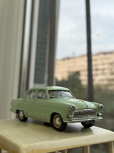 model 1: Deagostini firmasina mexsus olan qaz 21 modeli 1:43 olcu vezyeti — 2