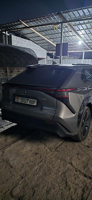 forester 2022: Toyota bZ4X: 2022 г., Электромобиль — 2