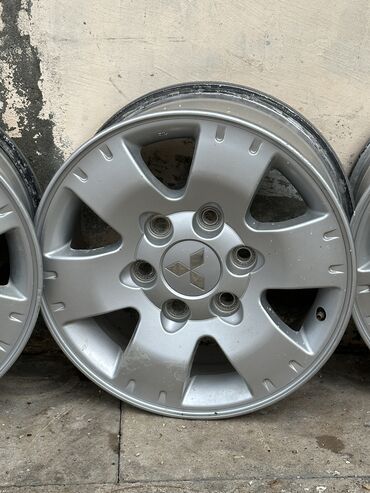Disklər: İşlənmiş Disk Mitsubishi R 16, 6 Boltlu