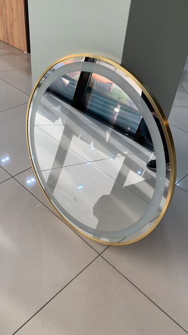 Зеркала: Зеркало с подсветкой с золотыми краями 70 см диаметр,3 основных