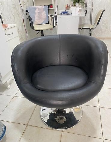 qedimi kreslo: Xanim🥰²¹⁸⁸ Salon kreslosu qalxib enenlerden deyil. Qiymet 50m¹⁰ Unvan — 1