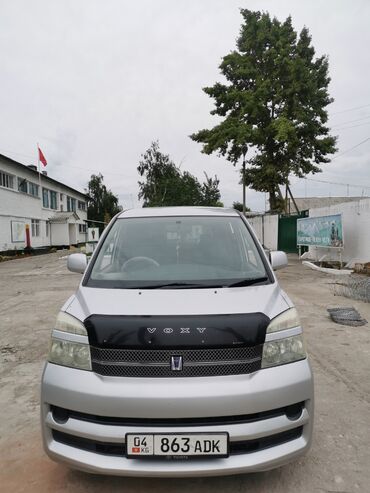 форанер 2005: Toyota Voxy: 2003 г., 2 л, Автомат, Бензин, Минивэн