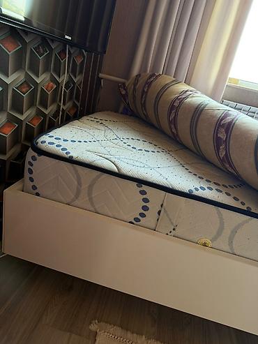 komodlar: Ağ rəngli tək nəfərlik yataq dəsti - Yataq çərçivəsi: Minimalist — 3