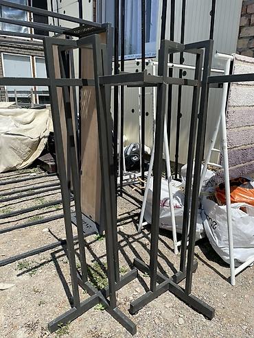 дия полки: Торговое оборудование для одежды Состав: - Металлические напольные — 1