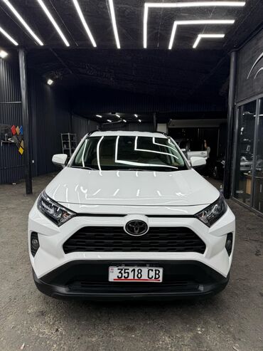 Toyota: Toyota RAV4: 2021 г., 2.5 л, Автомат, Бензиновая, Кроссовер — 2