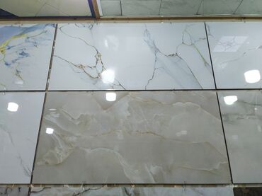 Kafel və metlax: Mərmər görünüşlü keramik plitələr həm estetik, həm də praktik həll