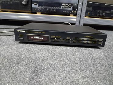 Pojačala i prijemnici: Pioneer F-227 FM/AM Digital Synthesiser Tuner (1990) Specifications — 2