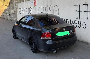 w210 kardan: Volkswagen Polo sedan – qara rəng - Kuzov: 4 qapılı sedan, qara rəng — 2