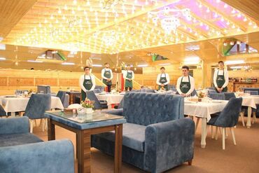 Restoran, kafelər: Yeni Günəşlidə yerləşən ümumi sahəsi 1500 kv,m olan, yaxşı təmirli — 25