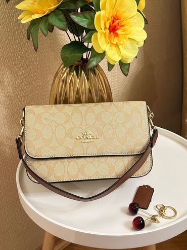 Çantalar: Əl çantası, Məşqçi, Yeni — 32