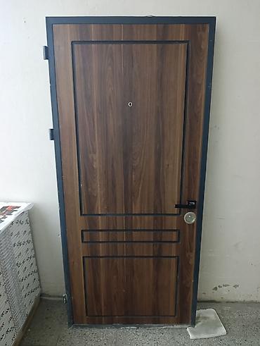 Qapılar və aksessuarlar: Metal səthli giriş qapısı – ağac teksturalı dizayn - Material — 2