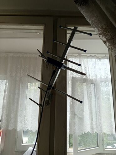 спец антенна: Комнатная телевизионная антенна для приема аналогового и цифрового