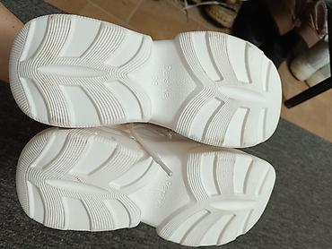 Patike: Beli ženske patike,debeli đon . original " bershka" — 4