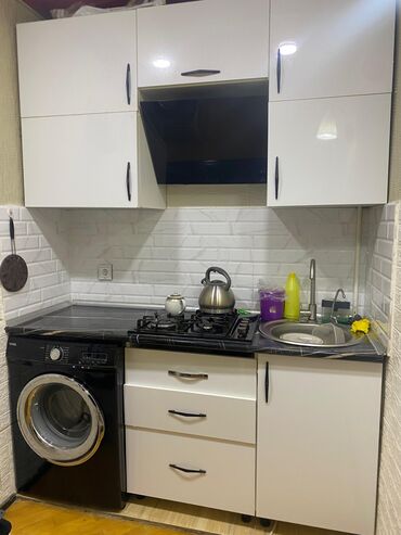 Yataq otağı dəstləri: Metbex mebeli. 300azn. Real alıcıya endirim olacaq. ölçü 2m. üzerinde