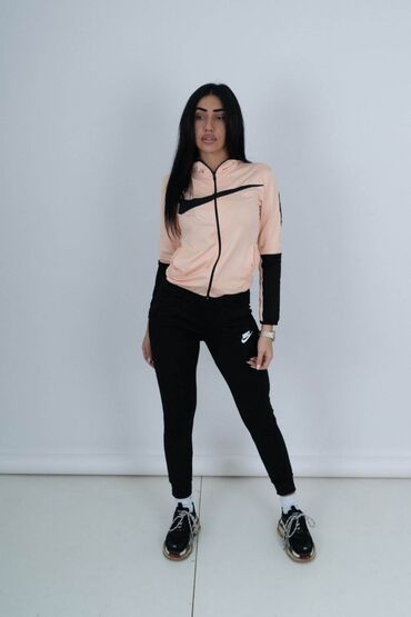 Gornji i donji deo: Cena 2,900
Mokra likra S, M, L, XL
8 boja — 17