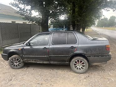 Транспорт: Volkswagen Vento: 1992 г., 1.8 л, Механика, Бензин, Седан — 2