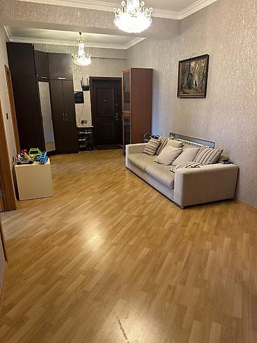 nahcivan ev kiralari: Bakıxanov qəs., 3 otaqlı, Yeni tikili, m. Neftçilər, 126 kv. m — 2