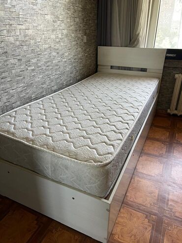 бу кровать купить: Продаю кровати с матрасами кажадая по 8500 сом. В отличном состоянии
