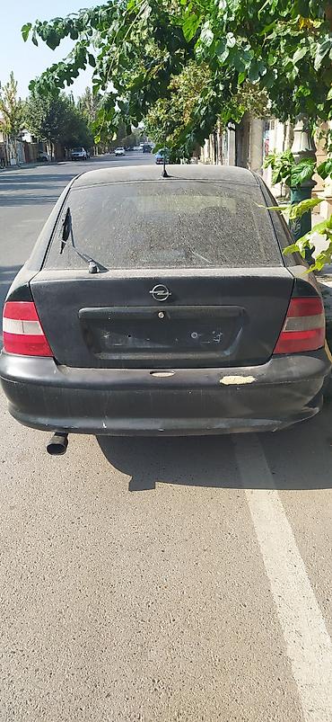 disklər təkərlər type 1: Opel sedan – 5 qapılı, qara rəng. Şəhərdaxili gündəlik istifadə üçün — 4