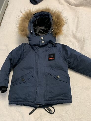 Верхняя одежда: Продаю зимнюю детскую куртку, тёмно‑синяя. Куртка почти новая, носили — 2