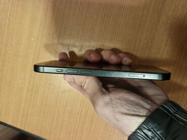 Apple iPhone: IPhone 15, 128 GB, Qara, Face ID — 2