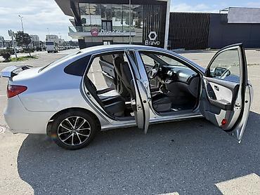 spoiler elantra 2017: Hyundai Elantra sedan – gümüşü rəng, Azərbaycan nömrə nişanı — 8