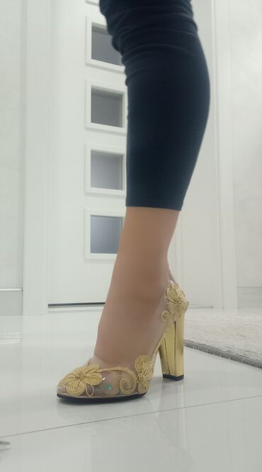 zlatna haljina koje cipele: Salonke, 37.5