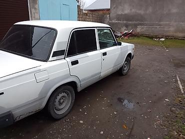 VAZ (LADA): VAZ 2107, ağ rəng, sedan kuzov. Xarici görünüş: - Klassik 2107 — 3
