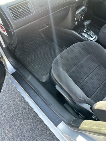 Volkswagen: Volkswagen Golf: 2000 г., 2 л, Автомат, Бензин — 6