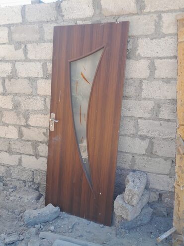 Döşəmə: İşlənmiş Otaq qapısı Plintus ilə, Zəmanətsiz, Ünvandan götürmə