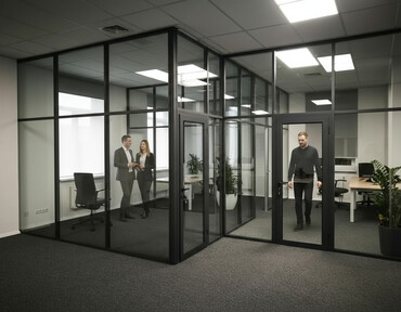 стеклянные межкомнатные перегородки: Буюртмага Бүтүндөй айнектен жасалган тосмо, Офис үчүн, Монтаждоо