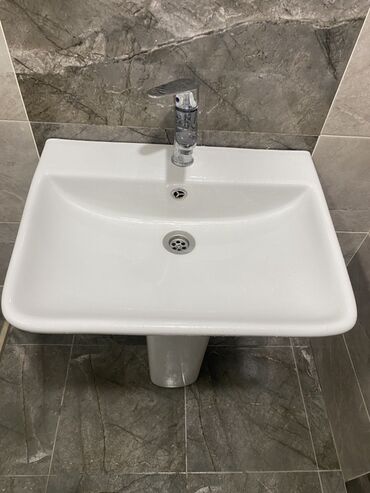 Unitazlar: Ayaqüstü keramik əlüzyuyan + qarışdırıcı kran - Klassik sütunlu